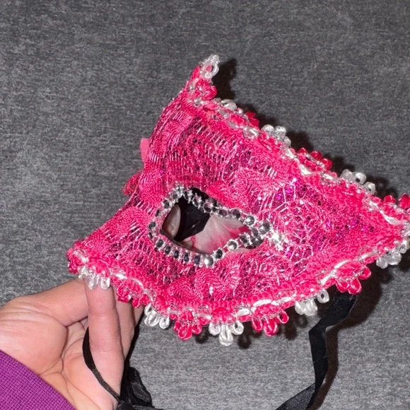 Elegant Pink Lace Masquerade Mask - Picture 4 of 7